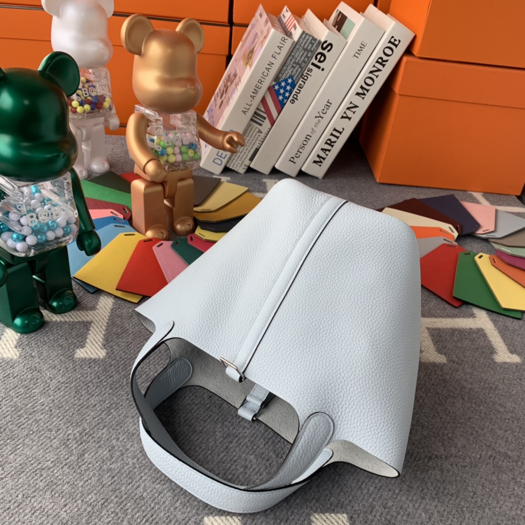 에르메스 피코탄18 라이트블루 은장 끌레망스 가죽